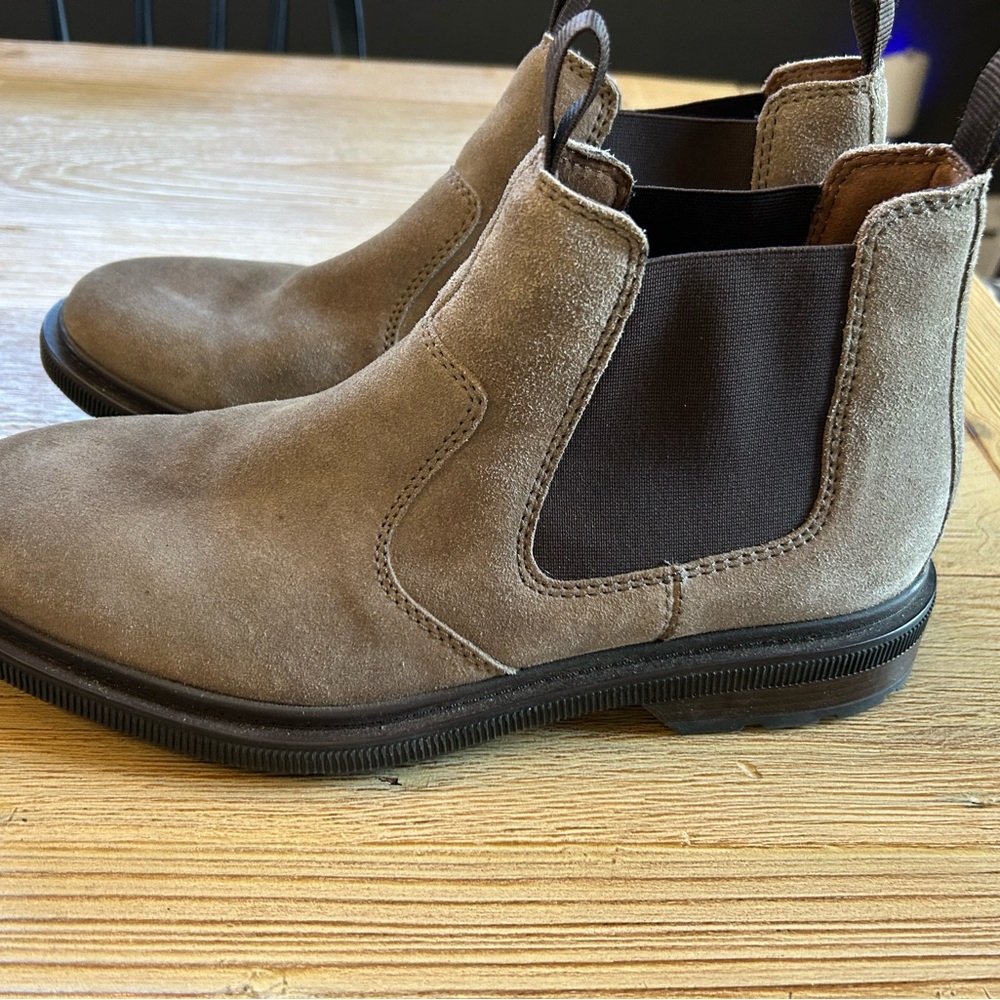 Men's Clarks Suede Tan Chelsea Boots